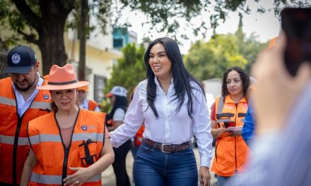ALE MORALES ACERCA SERVICIOS DEL DIF NUEVO LEÓN A FAMILIAS DE APODACA