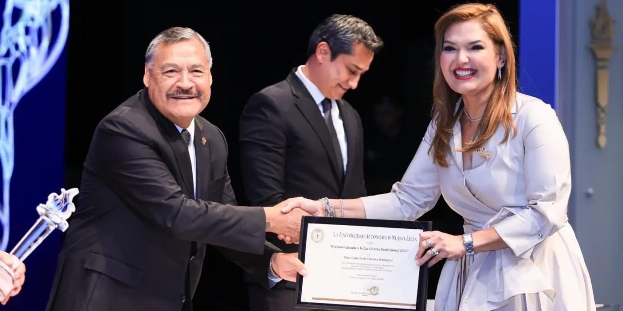 SANTOS GUZMÁN RECONOCE EXCELENCIA PROFESIONAL DE 38 EGRESADOS DE LA UANL