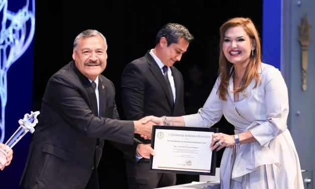 SANTOS GUZMÁN RECONOCE EXCELENCIA PROFESIONAL DE 38 EGRESADOS DE LA UANL