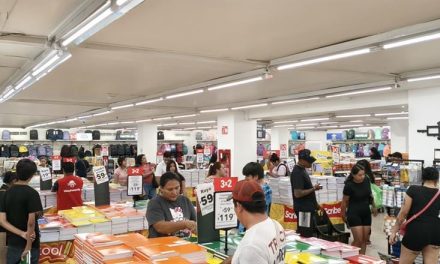 REGIOMONTANOS ABARROTAN EL CENTRO POR ÚLTIMAS COMPRAS ESCOLARES