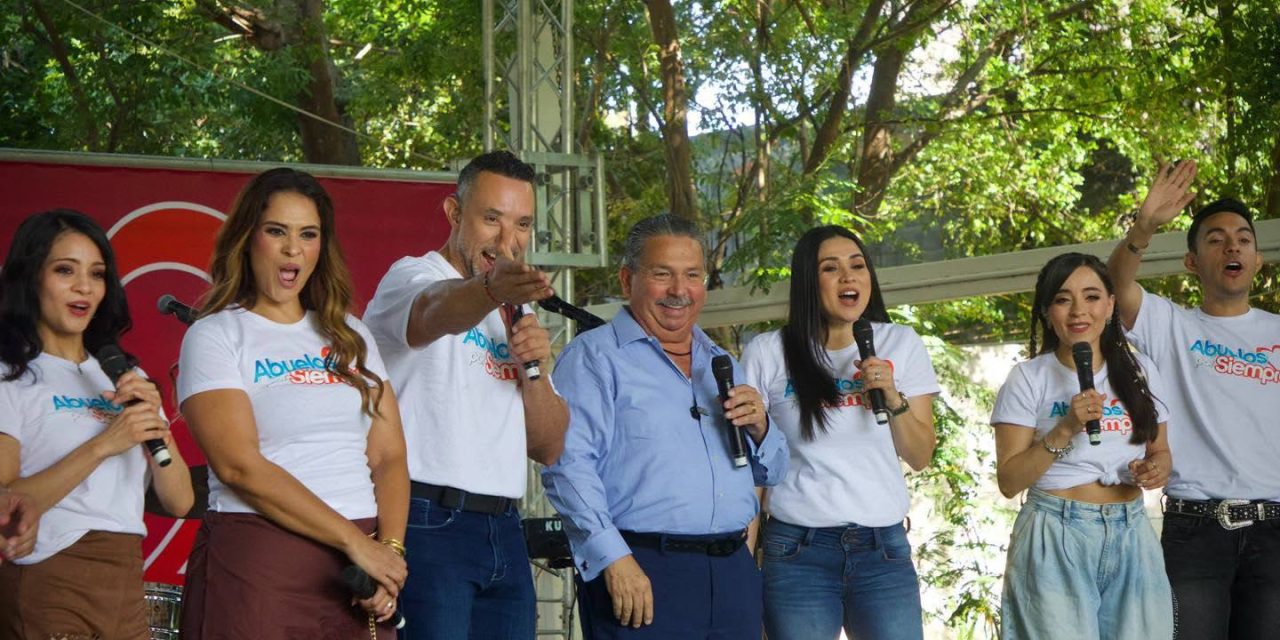 JOSÉ ANTONIO QUIROGA ENCABEZA FESTEJO PARA ADULTOS MAYORES EN ESCOBEDO