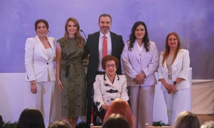 ADRIÁN DE LA GARZA RECONOCE A CUATRO MUJERES POR SU TRAYECTORIA Y APORTACIONES CON LA MEDALLA “MUJER QUE INSPIRA”