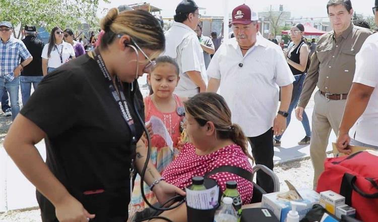 JOSÉ ANTONIO QUIROGA ACERCA SERVICIOS MUNICIPALES A FAMILIAS DE ESCOBEDO