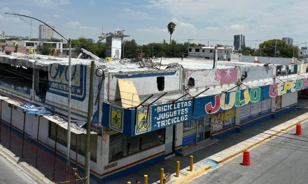 RETOMAN DEMOLICIÓN DE EMBLEMÁTICA TIENDA JULIO CEPEDA EN MONTERREY