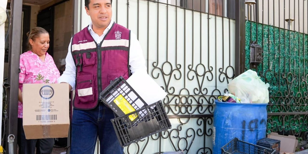 JESÚS NAVA ACERCA SERVICIO DE RECOLECCIÓN DE CACHARROS A FAMILIAS DE SANTA CATARINA