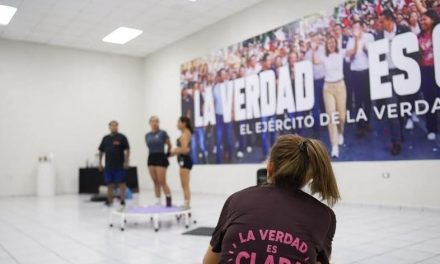 CLARA LUZ FLORES DESTACA LA IMPORTANCIA DE ACOMPAÑARSE ENTRE MUJERES