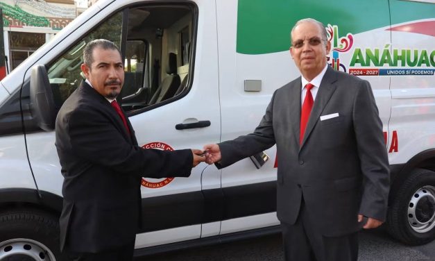 JUAN MANUEL MORTON ENTREGA TERCERA AMBULANCIA PARA FORTALECER LA SALUD EN ANÁHUAC