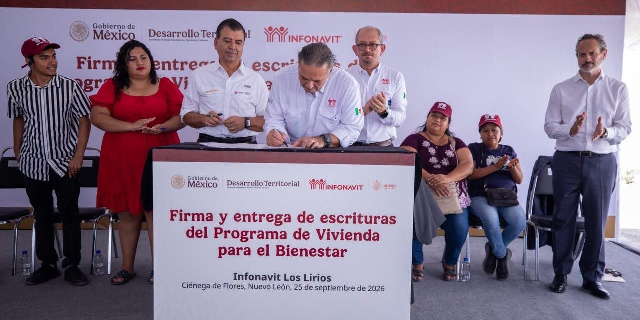 EUGENIO MONTIEL AMOROSO ENTREGA ESCRITURAS A FAMILIAS DE CIÉNEGA DE FLORES