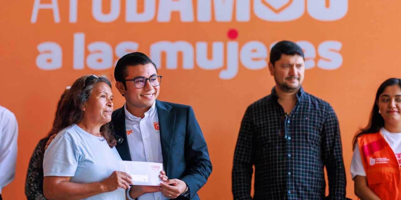 FÉLIX ARRATIA ENTREGA TARJETAS “AYUDAMOS A LAS MUJERES” EN APODACA