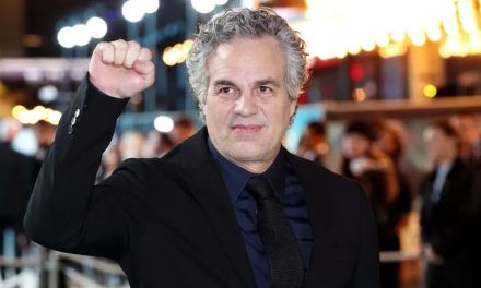 MARK RUFFALO EN EL CENTRO DE LA POLÉMICA: MÁS DE 180 FIGURAS SALEN EN DEFENSA DEL ACTOR