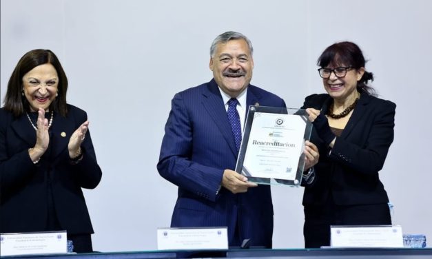 SANTOS GUZMÁN RECONOCE ACREDITACIÓN DE LA LICENCIATURA EN MEDICINA ODONTOLÓGICA DE LA UANL