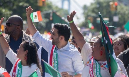 ZOHRAN MAMDANI, ALCALDE DE NUEVA YORK ENCABEZA DESFILE POR LA INDEPENDENCIA DE MÉXICO