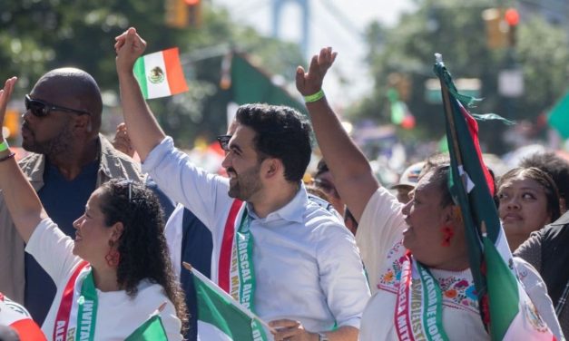 ZOHRAN MAMDANI, ALCALDE DE NUEVA YORK ENCABEZA DESFILE POR LA INDEPENDENCIA DE MÉXICO