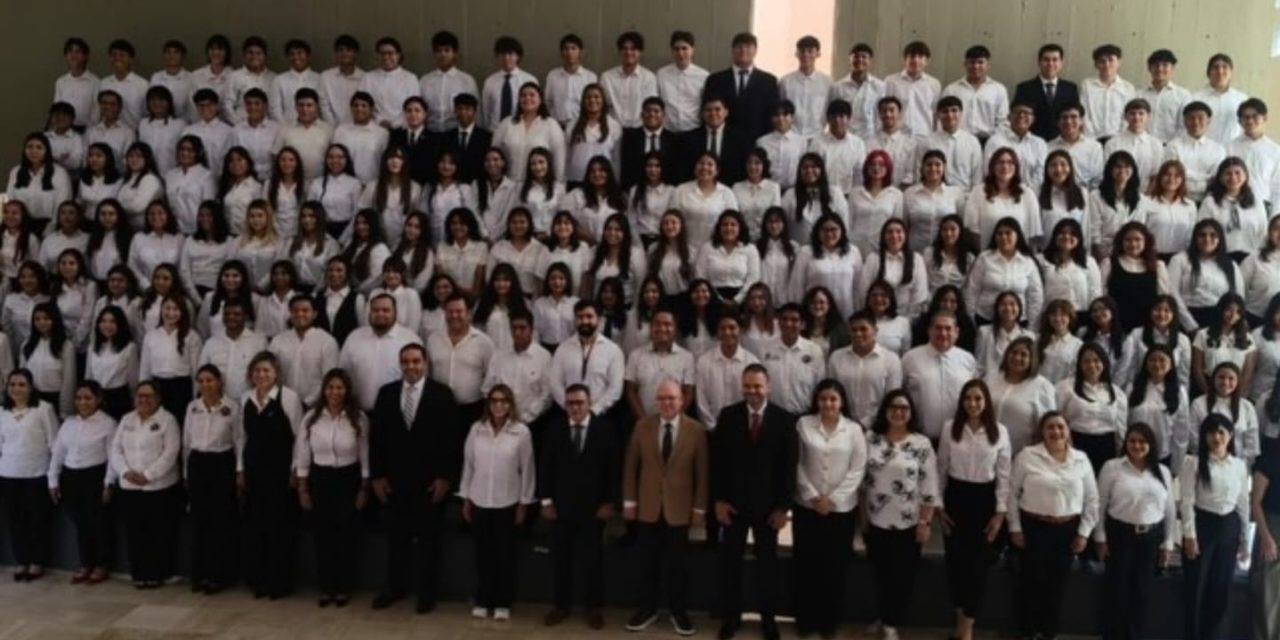 GUILLERMINA ALVARADO RECONOCE TALENTO DE ESTUDIANTES DE LA UANL