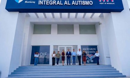 ADRIÁN DE LA GARZA Y GABY OYERVIDES REINAUGURAN CLÍNICA DE ATENCIÓN AL AUTISMO