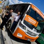 CARLOS RODRÍGUEZ “EL CUATE” AMPLÍA TRANSPORTE GRATUITO HACIA ATONGO
