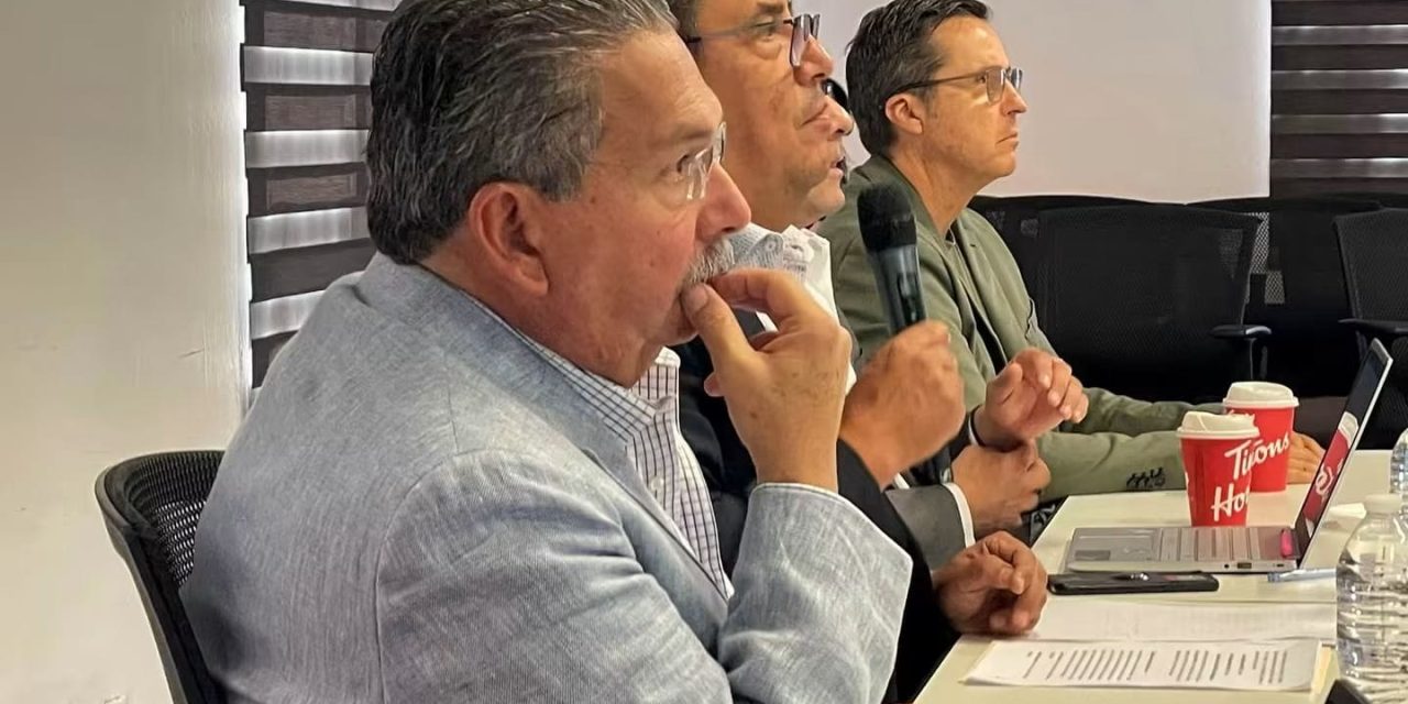 JOSÉ ANTONIO QUIROGA FORTALECE MEJORA REGULATORIA EN ESCOBEDO