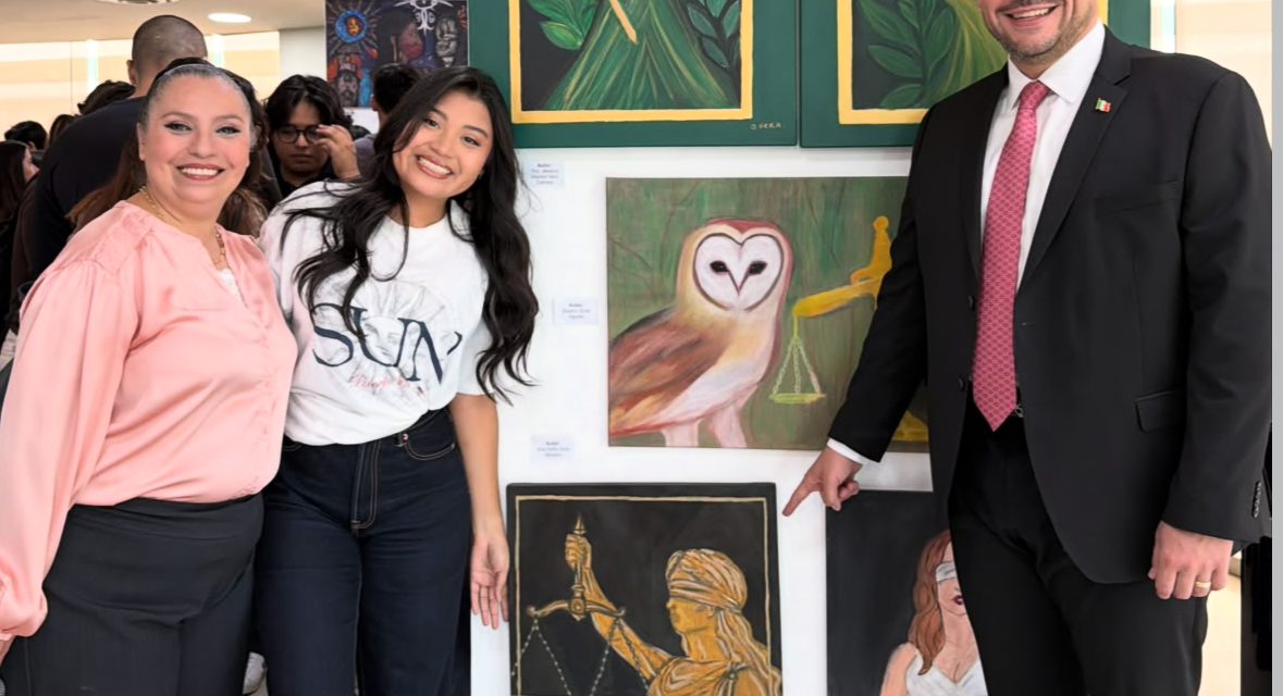 DAVID CASTILLO INAUGURA EXPOSICIÓN “ICONOS FACDYC” QUE CELEBRA LA IDENTIDAD DE LA FACULTAD