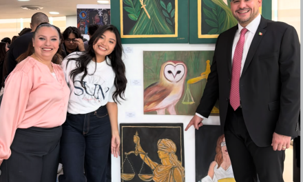 DAVID CASTILLO INAUGURA EXPOSICIÓN “ICONOS FACDYC” QUE CELEBRA LA IDENTIDAD DE LA FACULTAD