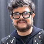 ALEKS SYNTEK CONVIERTE EL CONCIERTO DEL GRITO EN UN REGAÑO AL PÚBLICO