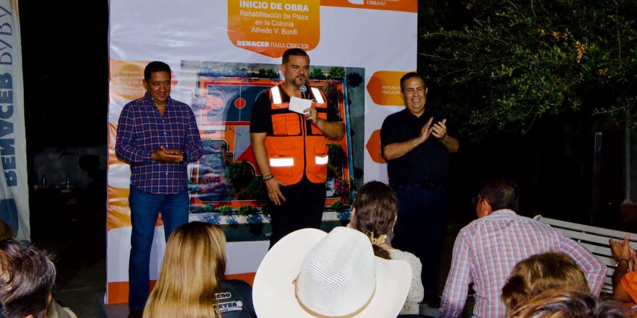 CARLOS RODRÍGUEZ “EL CUATE” ARRANCA REHABILITACIÓN DE PLAZA LA PILA
