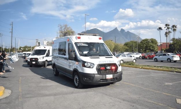 IMSS NUEVO LEÓN RECIBE CINCO NUEVAS AMBULANCIAS PARA FORTALECER TRASLADOS