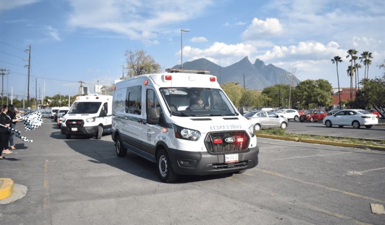 IMSS NUEVO LEÓN RECIBE CINCO NUEVAS AMBULANCIAS PARA FORTALECER TRASLADOS