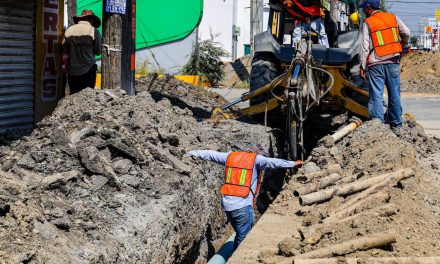 MÓNICA OYERVIDES TRABAJA CON AYD EN LA RENOVACIÓN DE LA RED DE AGUA EN JUÁREZ