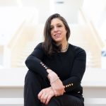 MÁS DE 500 AUTORES RESPALDAN LA EXCLUSIÓN DE ARIANA HARWICZ DE FESTIVAL EN GRANADA
