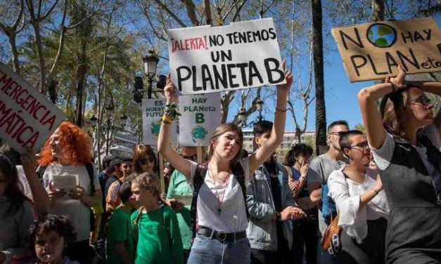 JÓVENES MUESTRAN PREOCUPACIÓN AMBIENTAL, PERO PERSISTE BRECHA ENTRE INQUIETUD Y HÁBITOS COTIDIANOS