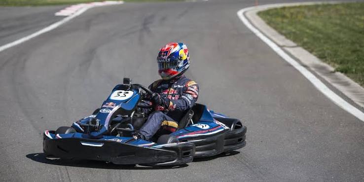 VERSTAPPEN CONTRA 100 PILOTOS: EL RETO QUE TERMINÓ EN UNA REMONTADA BRUTAL