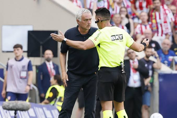 “STOP ACOSO ARBITRAL YA”: ATLÉTICO DE MADRID RESPONDE A MOURINHO