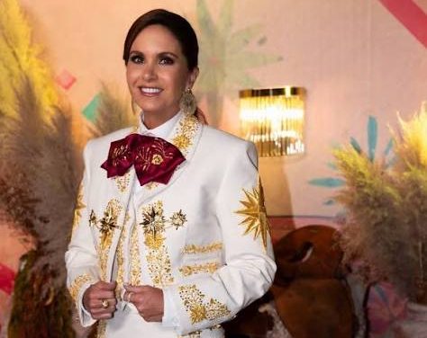 LUCERO PREOCUPA A SUS FANS DURANTE CONCIERTO DEL GRITO