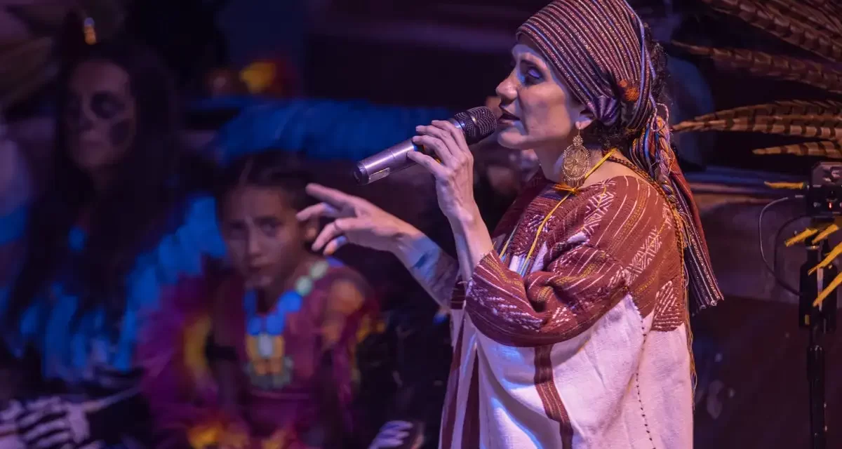 XOCHITZIN CONVIERTE LA CULTURA AFROINDÍGENA EN MÚSICA CON MAREMOTO
