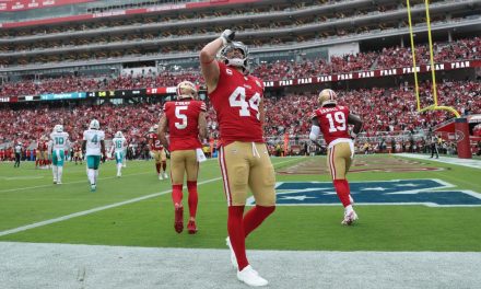 NFL MULTA A KYLE JUSZCZYK POR SIMULAR BEBER CERVEZA