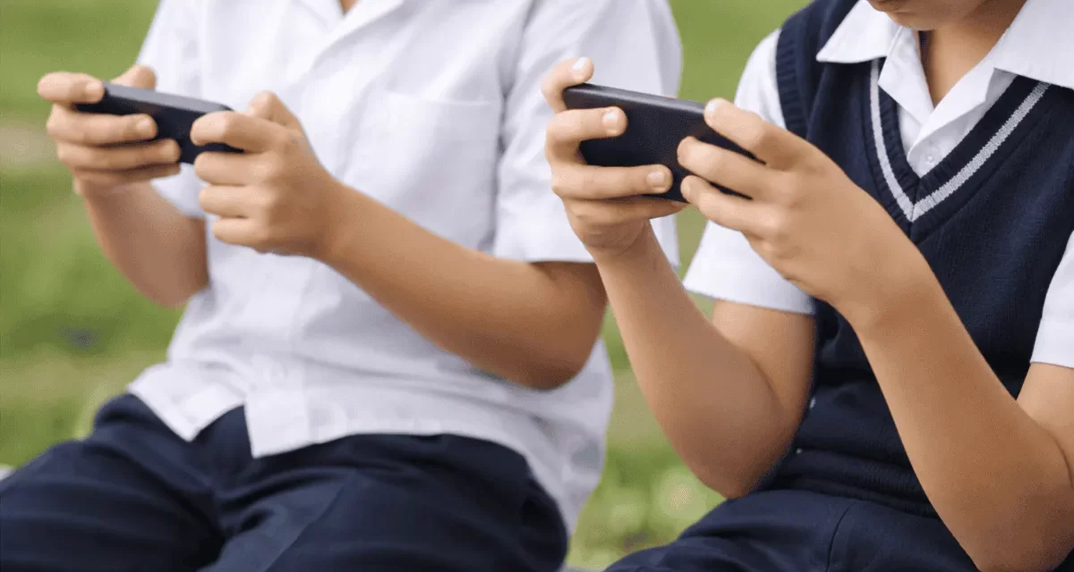 SEP OFICIALIZA RESTRICCIÓN DE CELULARES EN PRIMARIAS Y SECUNDARIAS DE MÉXICO