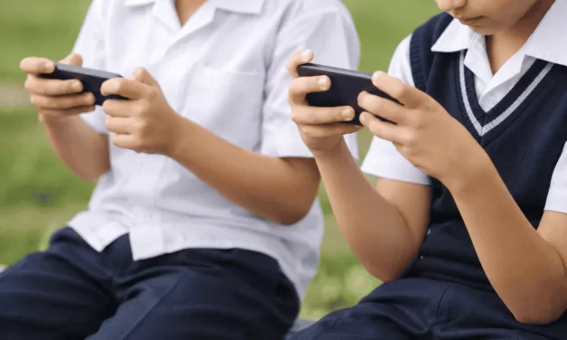SEP OFICIALIZA RESTRICCIÓN DE CELULARES EN PRIMARIAS Y SECUNDARIAS DE MÉXICO