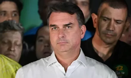 FLÁVIO BOLSONARO HUYE A ESTADOS UNIDOS TRAS PERDER LAS ELECCIONES FRENTE A LULA