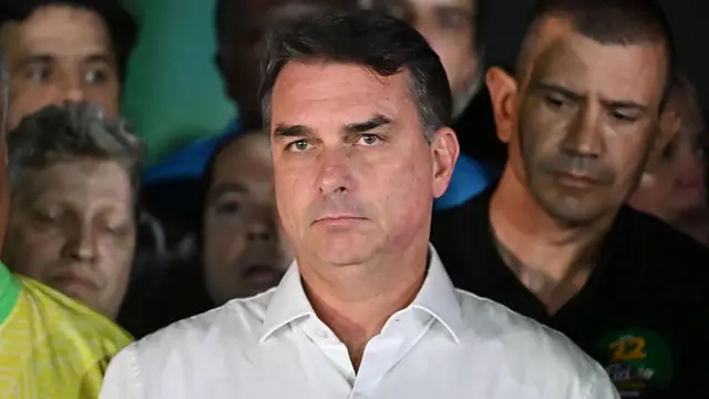FLÁVIO BOLSONARO HUYE A ESTADOS UNIDOS TRAS PERDER LAS ELECCIONES FRENTE A LULA