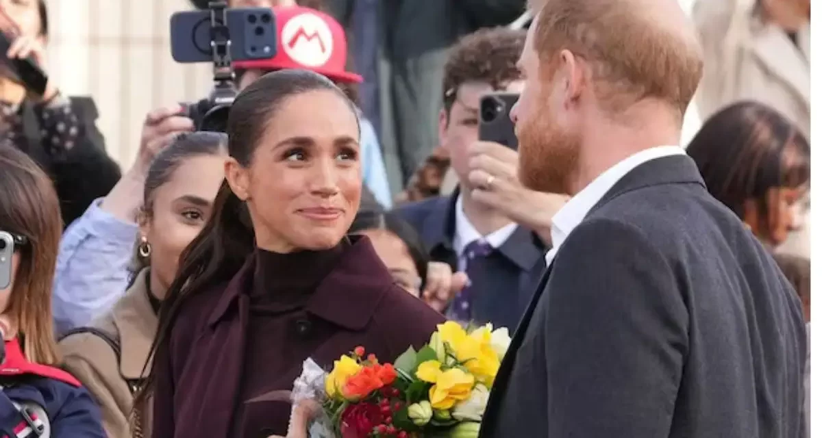 HARRY Y MEGHAN REGRESAN JUNTOS AL REINO UNIDO Y RECIBEN UNA CÁLIDA BIENVENIDA