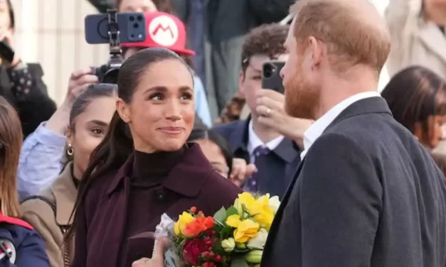 HARRY Y MEGHAN REGRESAN JUNTOS AL REINO UNIDO Y RECIBEN UNA CÁLIDA BIENVENIDA