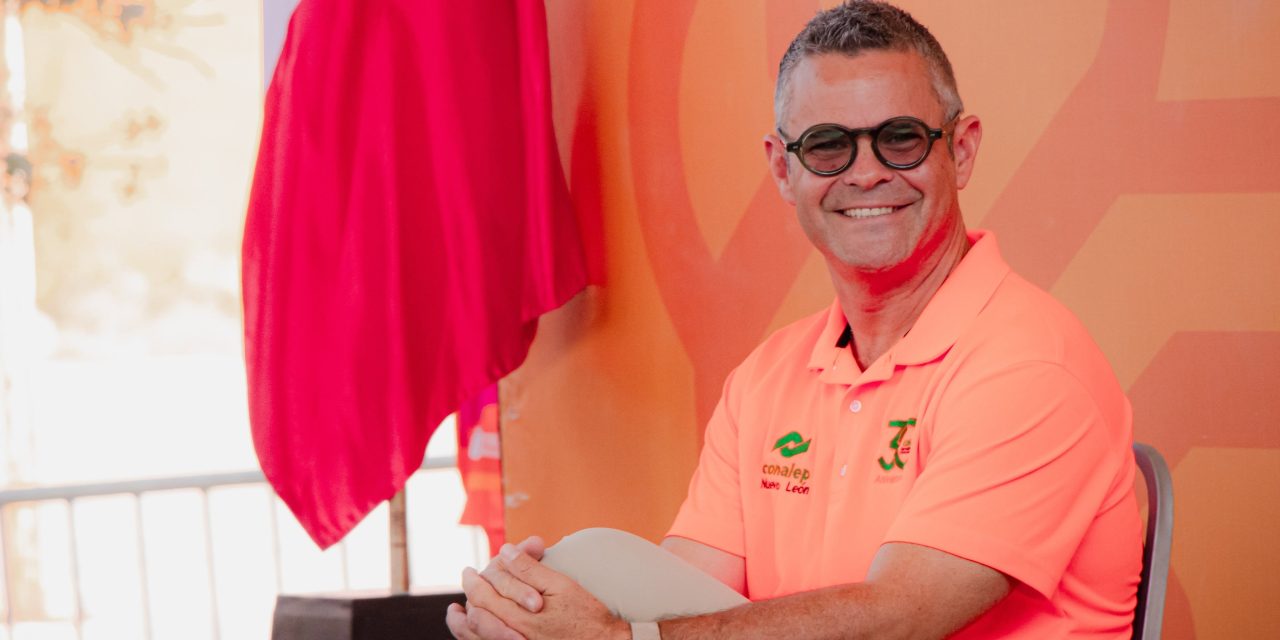 ANDRÉS PINTOS CELEBRA 45 ANIVERSARIO DEL CONALEP LINARES