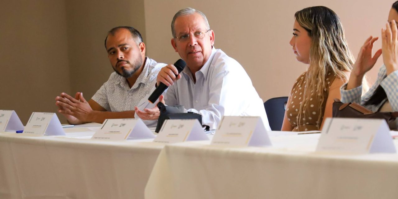 JUAN MANUEL MORTON MEJORA EL SERVICIO ELÉCTRICO PARA FAMILIAS DE LA COLONIA OBRERA EN ANÁHUAC