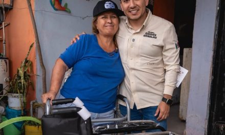 GIBRÁN ORNELAS ENTREGA APOYOS DE MOVILIDAD A VECINOS