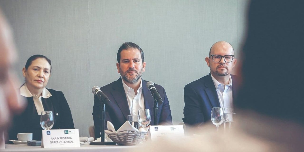 RAÚL LOZANO PRESENTA DISTINTIVO AMBIENTAL ANTE EL SECTOR INDUSTRIAL