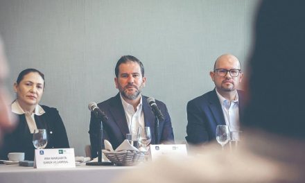 RAÚL LOZANO PRESENTA DISTINTIVO AMBIENTAL ANTE EL SECTOR INDUSTRIAL