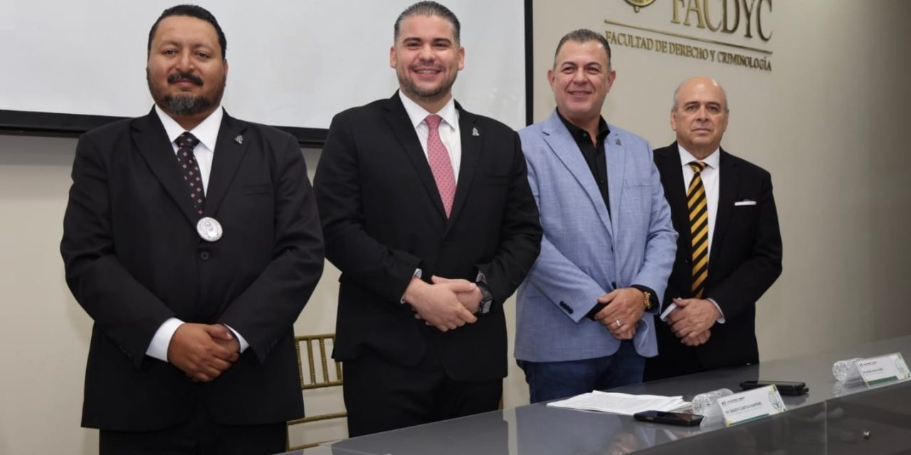DAVID CASTILLO RECONOCE A ESTUDIANTES GANADORES DE LA QUINCENA LABORAL DE CLÍNICAS JURÍDICAS DE LA UANL