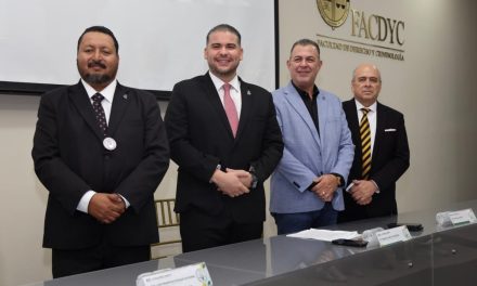 DAVID CASTILLO RECONOCE A ESTUDIANTES GANADORES DE LA QUINCENA LABORAL DE CLÍNICAS JURÍDICAS DE LA UANL