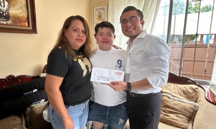 FÉLIX ARRATIA LLEVA APOYO ECONÓMICO Y RESPALDO SOCIAL A MADRE CUIDADORA EN MONTERREY