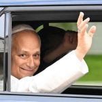 EL PAPA LEÓN XIV VUELVE AL VATICANO CINCO DÍAS DESPUÉS DE SU OPERACIÓN Y SALUDA A LOS FIELES: “ESTOY MEJOR, GRACIAS”
